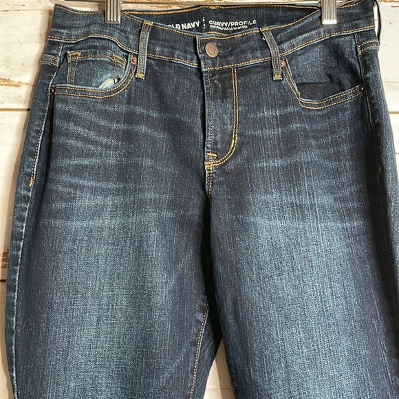 Women's Old Navy Curvy Mid Rise Size 6 Short Denim - Picture 2 of 3